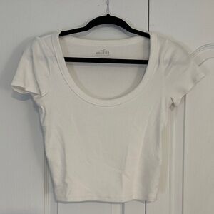 Hollister Women's White Scoop Neck Shirt